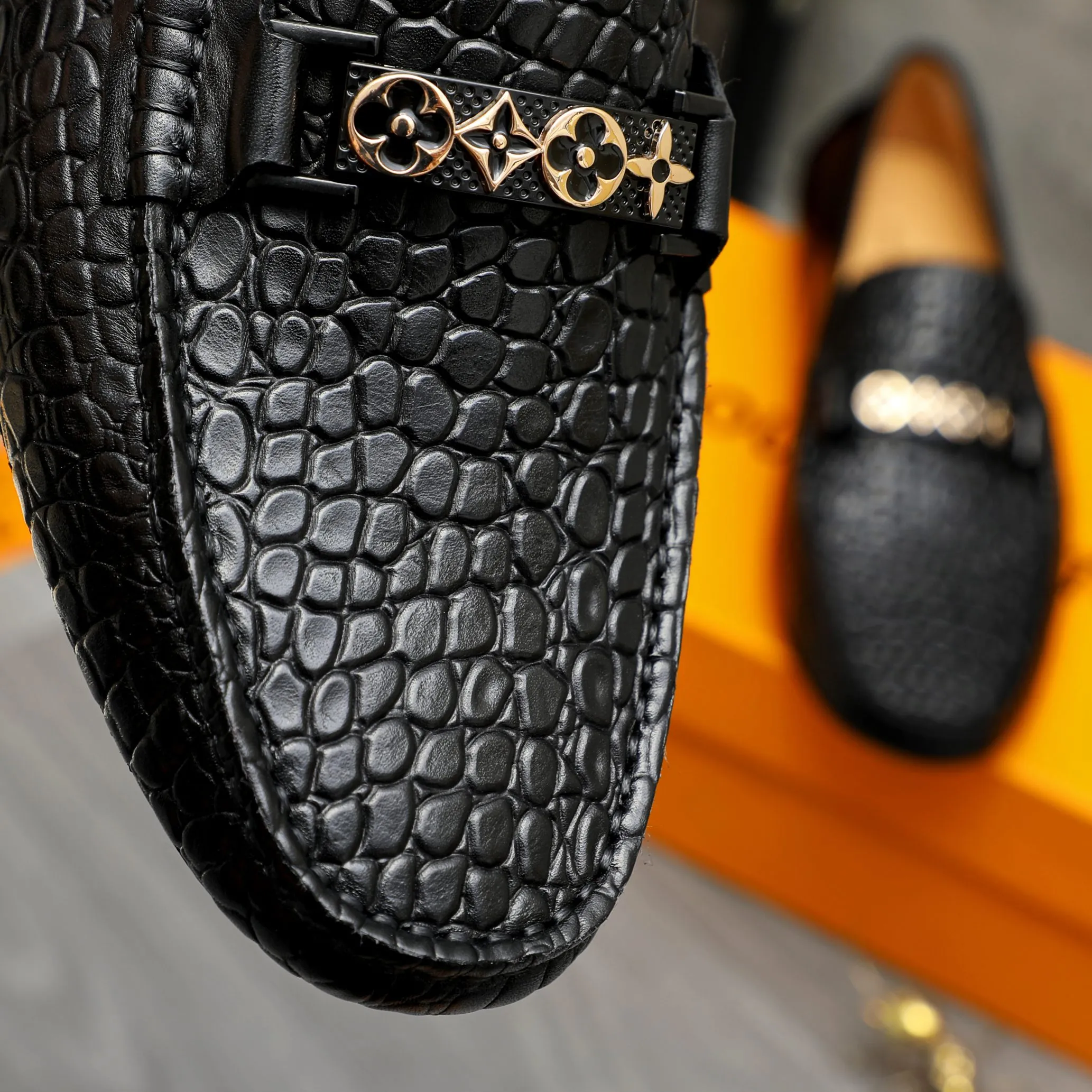 Men's shoes 💰380 Product trademark: LV "Louis Vuitton" casual slip-on shoes Regular size: 38-45 (45 is custom-made and non-returnable) Product materials: Selected stone pattern embossed cowhide upper, pigskin lining, rubber outsole